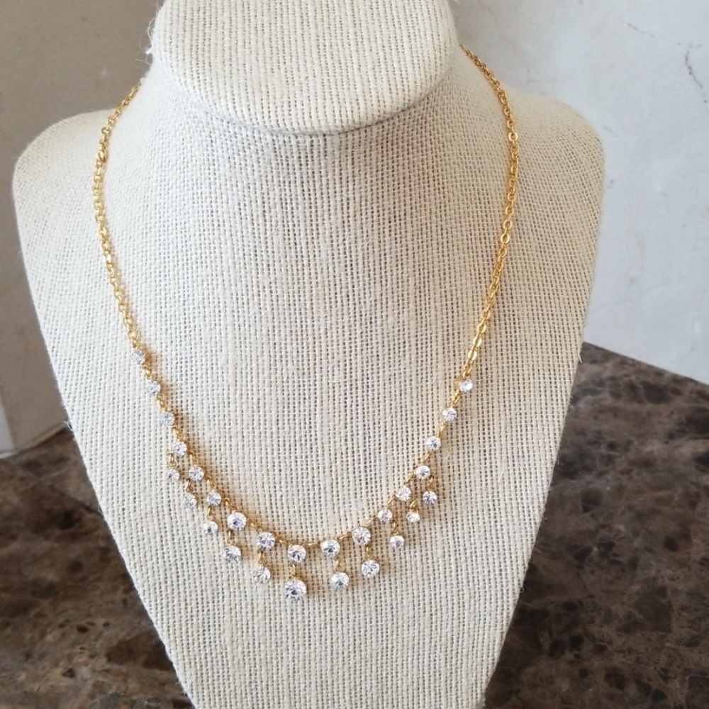 NWOT Crystal and gold statement necklace